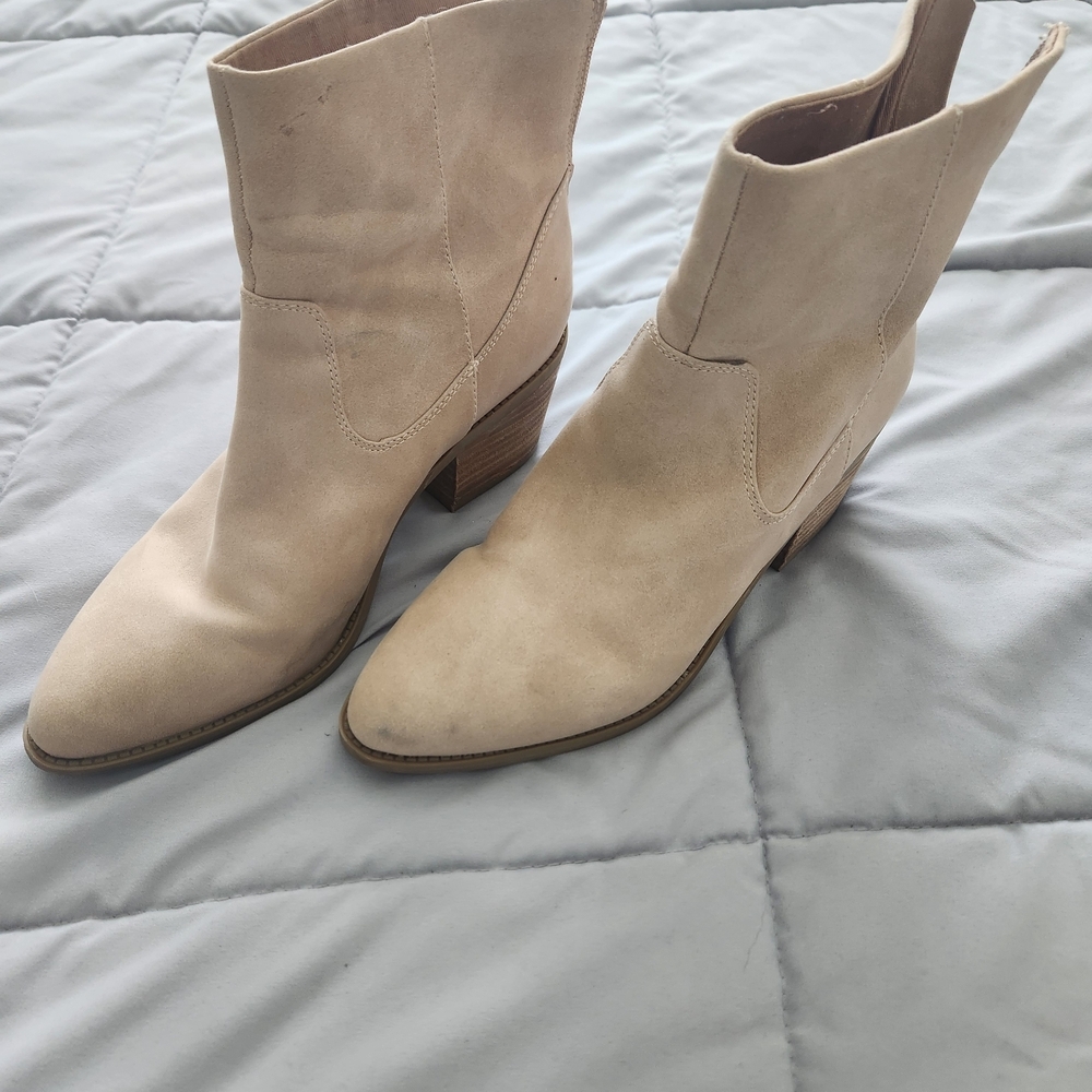 DV by Dolce Vita Cream Ankle Booties with Chunky Heel - Picture 2 of 5